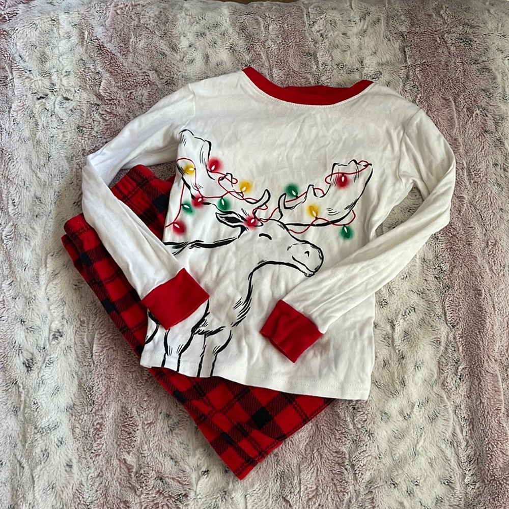Carter’s Moose Pajama Set Kids size 7/7a